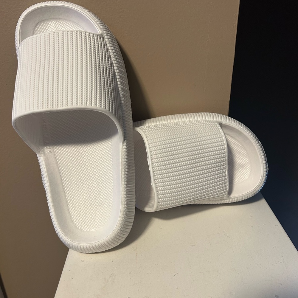 Cloudies Textured White Slide Sandals - Picture 3 of 4